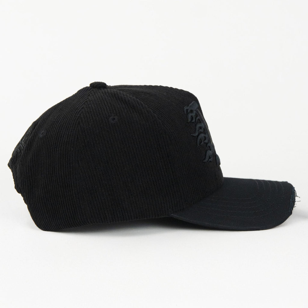 Gorra Gallo Fino LA FLAMES NEGRA/ROJA de Tela | Snapback Visera Curva Larga
