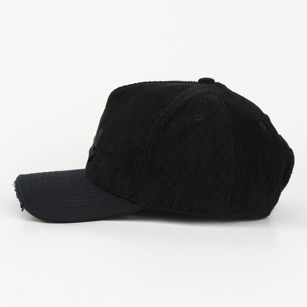 Gorra Gallo Fino LA FLAMES NEGRA/ROJA de Tela | Snapback Visera Curva Larga